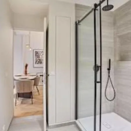 Superb Ac Center Of Apartment *