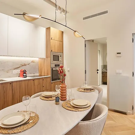 Superb Ac Center Of Paryż