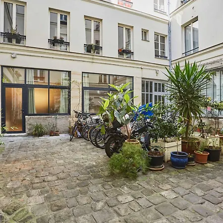 Superb Ac Center Of Paryż